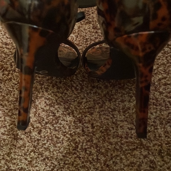 Tortoiseshell Steve Madden heels - Picture 4 of 7